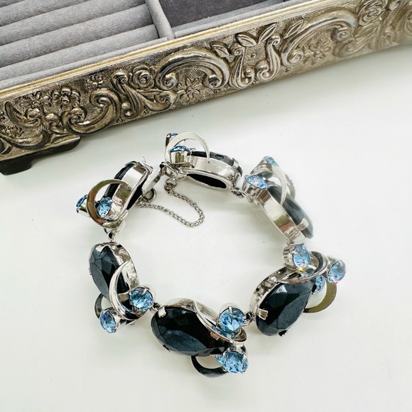 Vintage Blue Rhinestone Crystal Bracelet - Picture 5 of 17